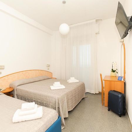 Hotel Saint Louis Rimini Esterno foto