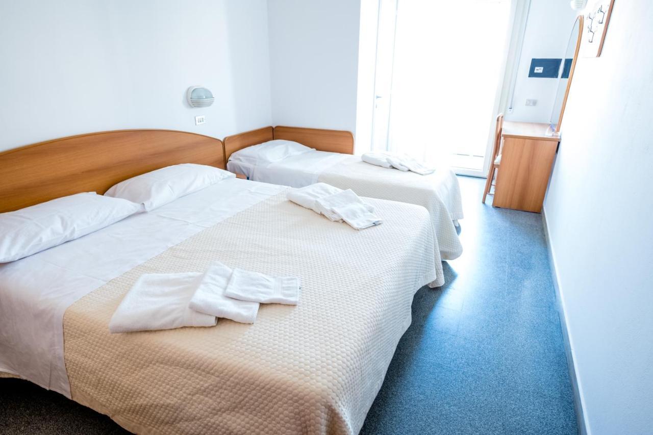 Hotel Saint Louis Rimini Esterno foto
