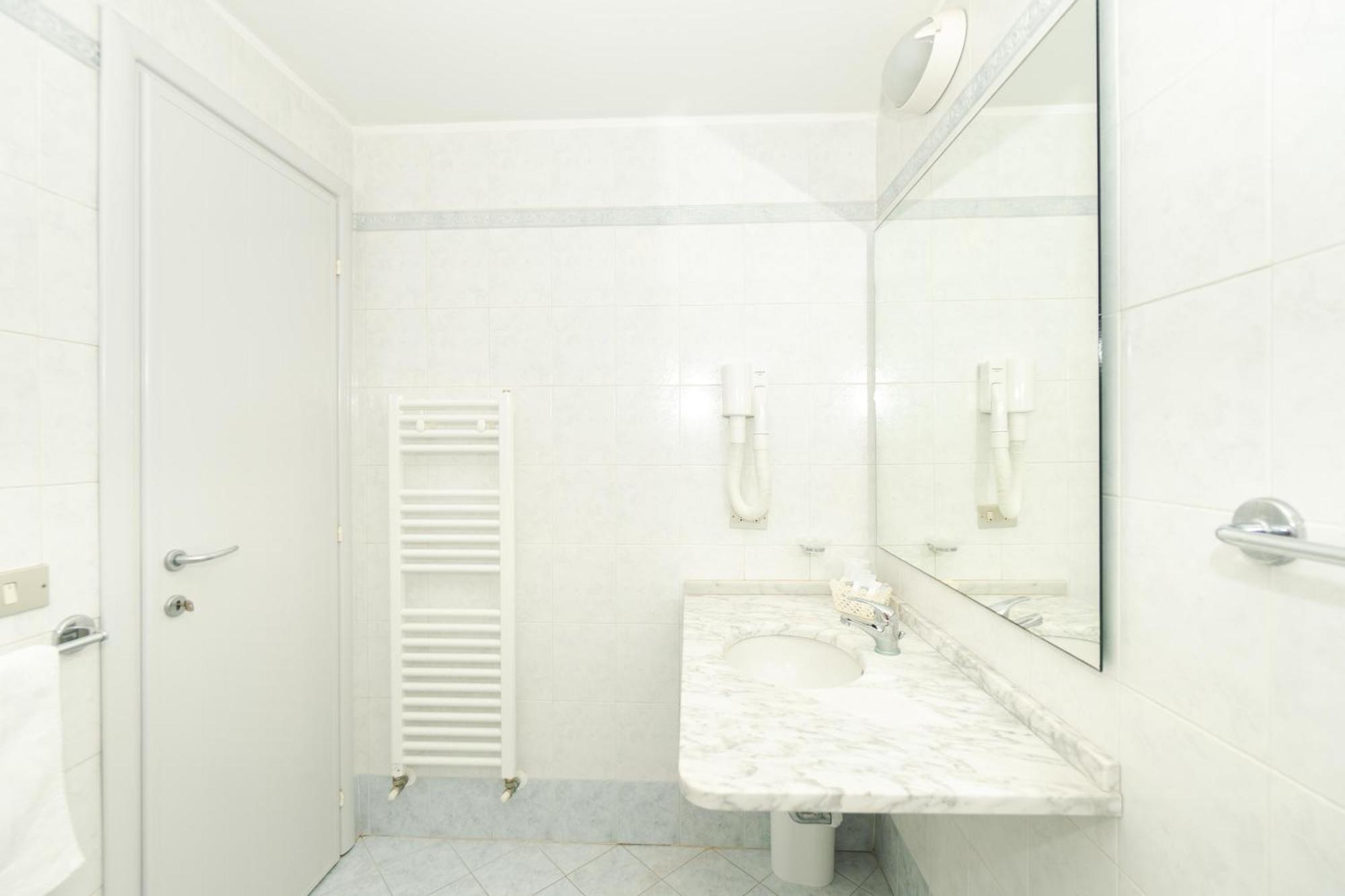 Hotel Saint Louis Rimini Esterno foto