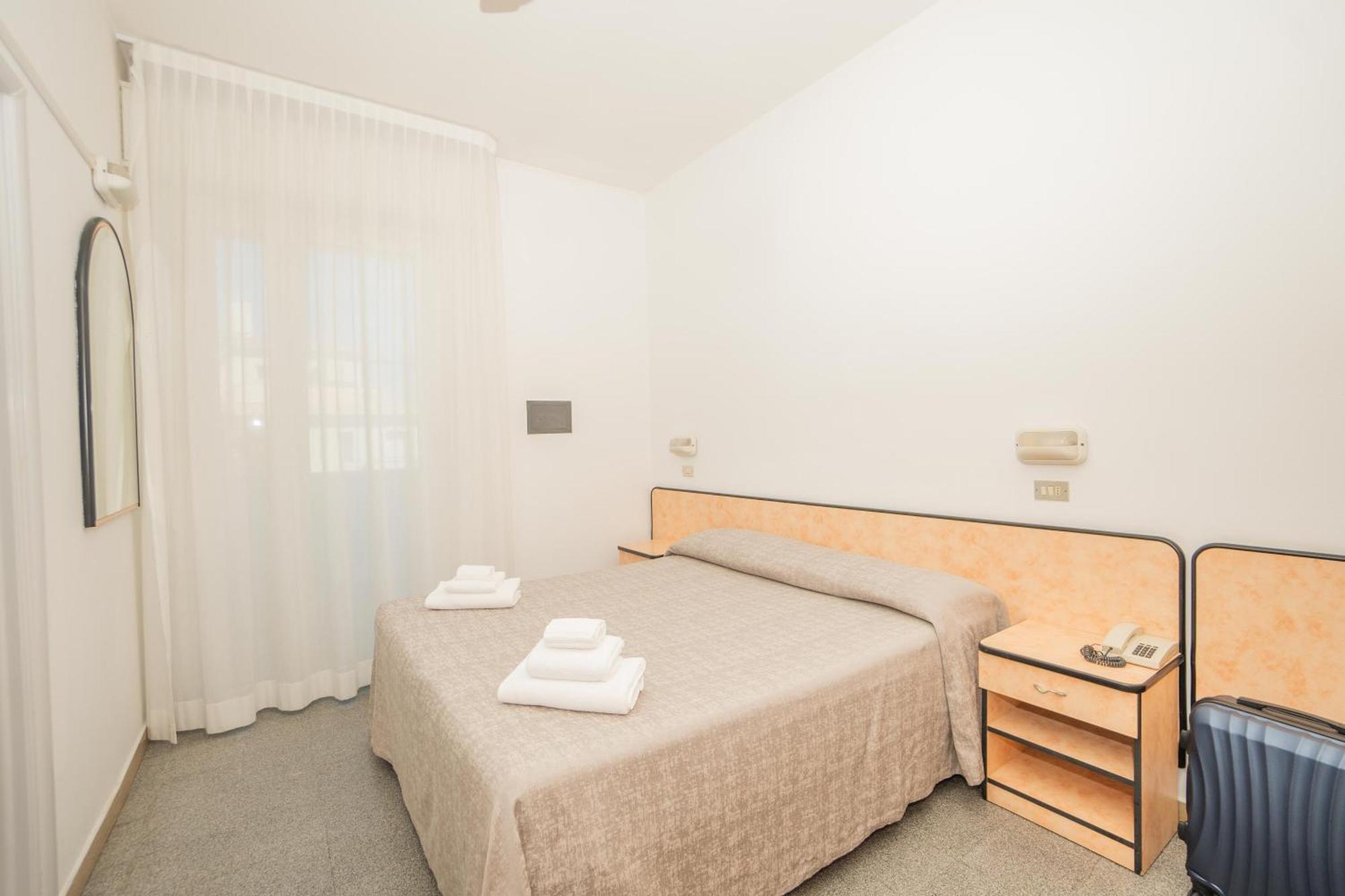 Hotel Saint Louis Rimini Esterno foto