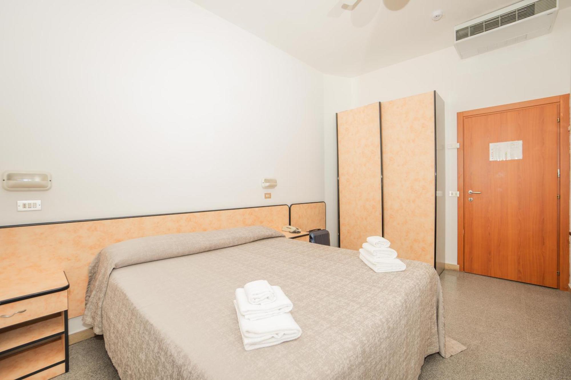 Hotel Saint Louis Rimini Esterno foto