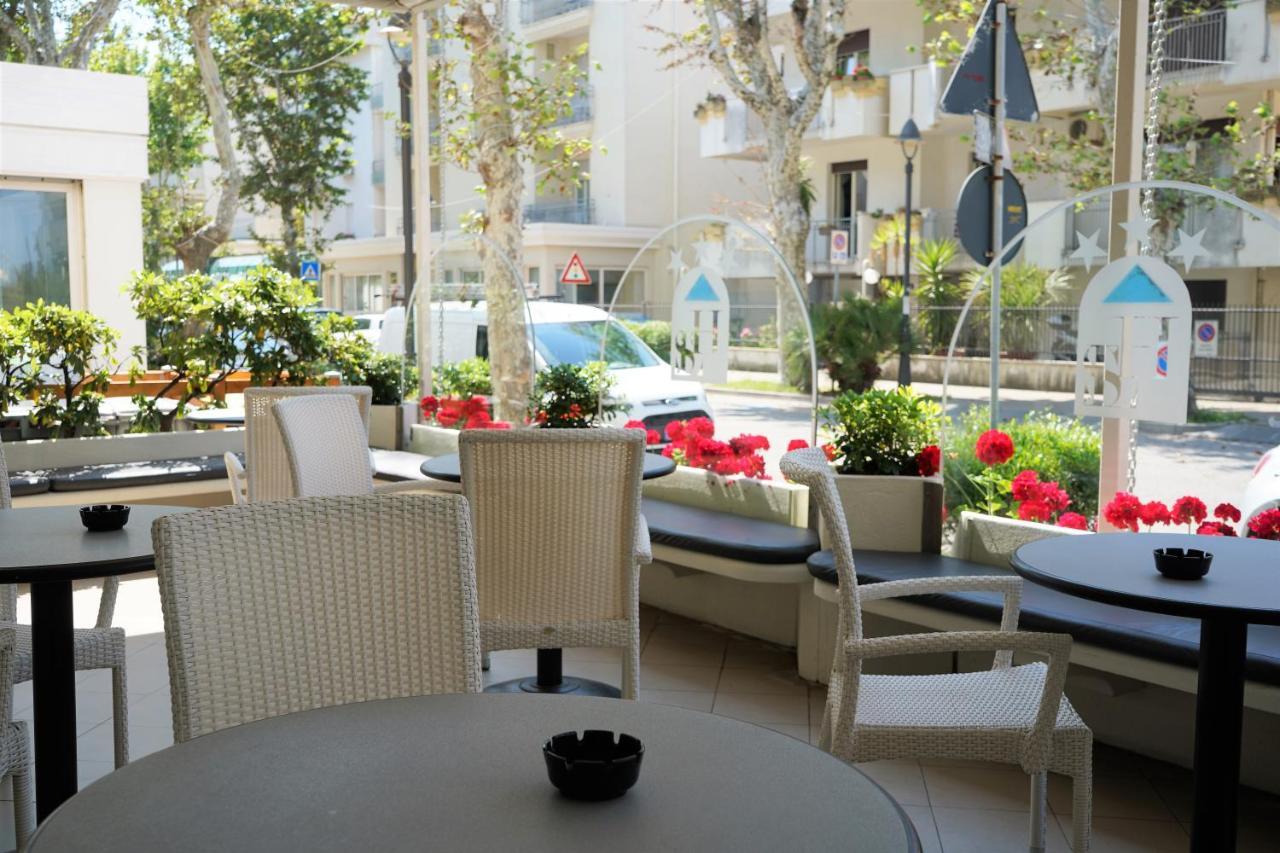 Hotel Saint Louis Rimini Esterno foto